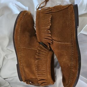Minnetonka Double Fringe Side Zip Suede Ankle Boots – Wm Size 8.5 – Like New